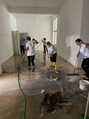 OKULLARDAKİ İHTİYAÇLAR GİDERİLİYOR