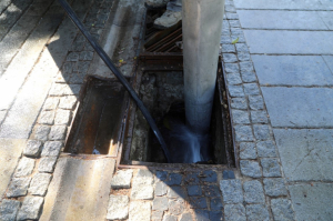 BELEDİYE EKİPLERİ YAĞMUR HATLARINDA