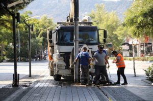 BELEDİYE EKİPLERİ YAĞMUR HATLARINDA