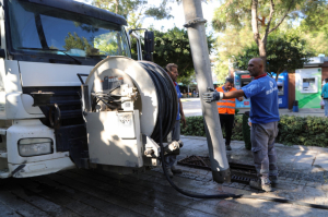 BELEDİYE EKİPLERİ YAĞMUR HATLARINDA