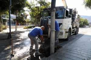 BELEDİYE EKİPLERİ YAĞMUR HATLARINDA