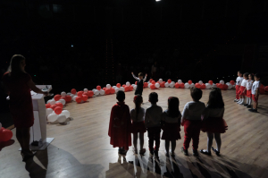 MİNİK ÖĞRENCİLER ‘SANA BORÇLUYUZ’ DEDİ