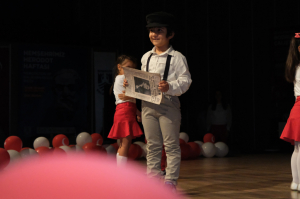 MİNİK ÖĞRENCİLER ‘SANA BORÇLUYUZ’ DEDİ