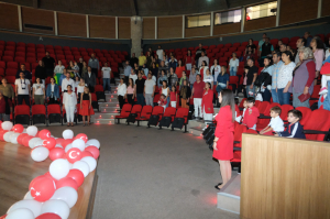 MİNİK ÖĞRENCİLER ‘SANA BORÇLUYUZ’ DEDİ