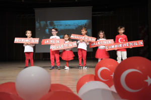 MİNİK ÖĞRENCİLER ‘SANA BORÇLUYUZ’ DEDİ