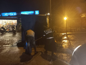 BELEDİYE EKİPLERİNDEN ANINDA MÜDAHALE