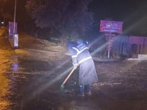 BELEDİYE EKİPLERİNDEN ANINDA MÜDAHALE