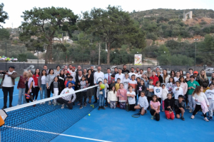 ÇOCUKLARA ÜCRETSİZ TENİS KURSU