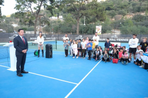 ÇOCUKLARA ÜCRETSİZ TENİS KURSU