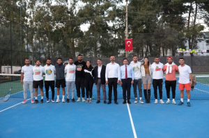 ÇOCUKLARA ÜCRETSİZ TENİS KURSU