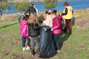 KÜDÜR’DE SAHİL TEMİZLİĞİ