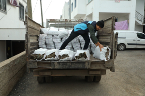 BELEDİYEDEN VATANDAŞLARA YAKACAK DESTEĞİ