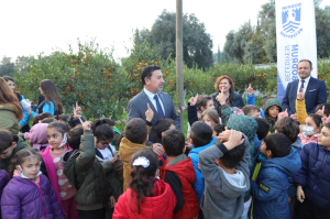 BAŞKAN ARAS, ÖĞRENCİLERLE MANDALİNA HASADI YAPTI