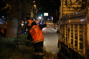 BELEDİYE EKİPLERİNDEN GECE MESAİSİ