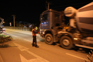 BELEDİYE EKİPLERİNDEN GECE MESAİSİ