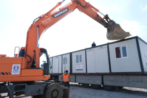 DEPREM BÖLGESİNDEKİ ACILARI, BODRUM’UN İYİ KALBİ DİNDİRİYOR