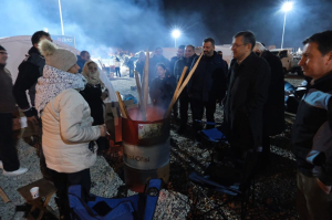 DEPREM BÖLGESİNDEKİ ACILARI, BODRUM’UN İYİ KALBİ DİNDİRİYOR