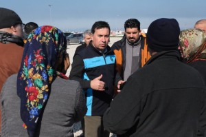 DEPREM BÖLGESİNDEKİ ACILARI, BODRUM’UN İYİ KALBİ DİNDİRİYOR