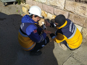 DEPREM BÖLGESİNDEKİ ACILARI, BODRUM’UN İYİ KALBİ DİNDİRİYOR