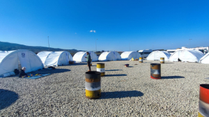 DEPREM BÖLGESİNDEKİ ACILARI, BODRUM’UN İYİ KALBİ DİNDİRİYOR