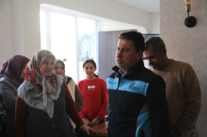 BAŞKAN ARAS’TAN DEPREMZEDELERE ZİYARET