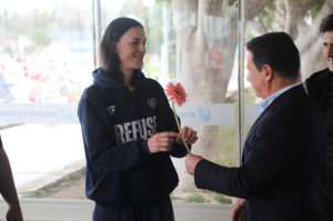BELEDİYE, DEPREM BÖLGESİNDEN GELEN KADINLARIN YANINDA