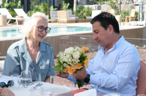 BAŞKAN ARAS, ART MELEK EKİBİ VE SANATÇILARLA BULUŞTU