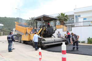 BELEDİYE, ASFALTLAMA ÇALIŞMALARINI SÜRDÜRÜYOR