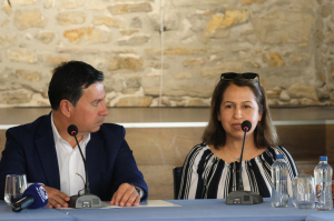 BAŞKAN ARAS, DEPREM MAĞDURU KADINLARLA BULUŞTU