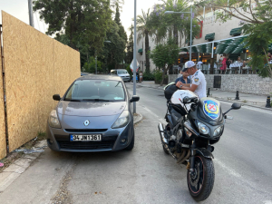 TRAFİK ZABITA EKİPLERİ DENETİMLERİNİ SÜRDÜRÜYOR