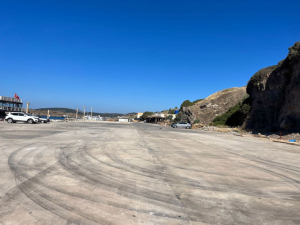 SAHİLDEKİ 22 KONTEYNERİ BELEDİYE EKİPLERİ KALDIRDI