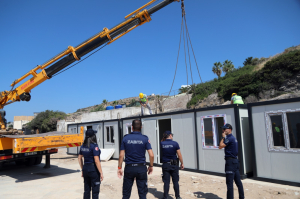 SAHİLDEKİ 22 KONTEYNERİ BELEDİYE EKİPLERİ KALDIRDI