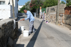 BİTEZ SOKAKLARI MAVİ VE BEYAZA BÜRÜNÜYOR