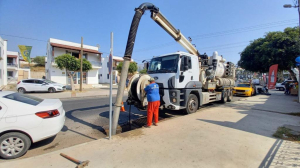 BELEDİYEDEN KANAL AÇMA VE TEMİZLİK ÇALIŞMASI