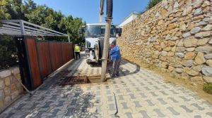 BELEDİYEDEN KANAL AÇMA VE TEMİZLİK ÇALIŞMASI