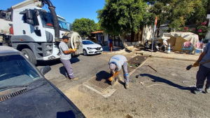 BELEDİYEDEN KANAL AÇMA VE TEMİZLİK ÇALIŞMASI