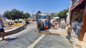 BELEDİYEDEN KANAL AÇMA VE TEMİZLİK ÇALIŞMASI