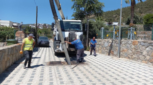 BELEDİYEDEN KANAL AÇMA VE TEMİZLİK ÇALIŞMASI