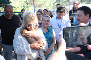 AJDA PEKKAN’DAN BELEDİYE BAKIM MERKEZİNE ZİYARET