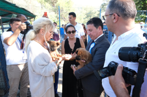 AJDA PEKKAN’DAN BELEDİYE BAKIM MERKEZİNE ZİYARET