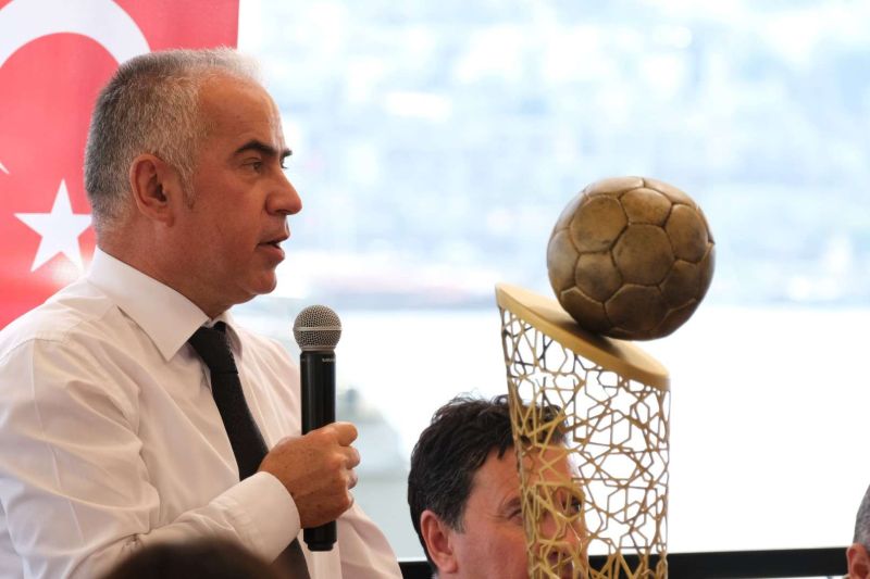 BODRUM’UN GURURU HENTBOLCULAR KAYMAKAM VE BELEDİYE BAŞKANI İLE BULUŞTU