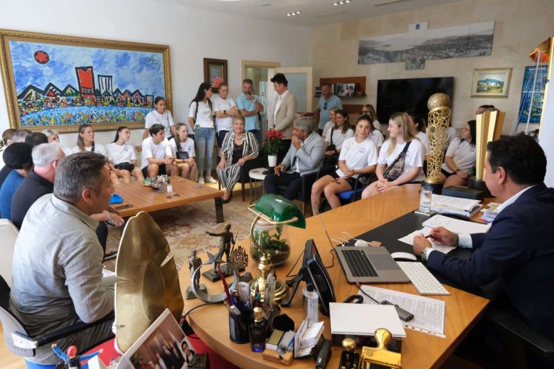 BODRUM’UN GURURU HENTBOLCULAR KAYMAKAM VE BELEDİYE BAŞKANI İLE BULUŞTU