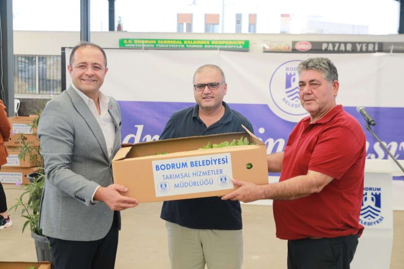 BELEDİYENİN YETİŞTİRDİĞİ FİDELER ÜRETİCİYLE BULUŞTU