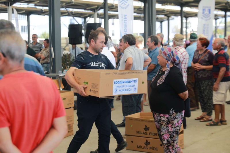 BELEDİYENİN YETİŞTİRDİĞİ FİDELER ÜRETİCİYLE BULUŞTU