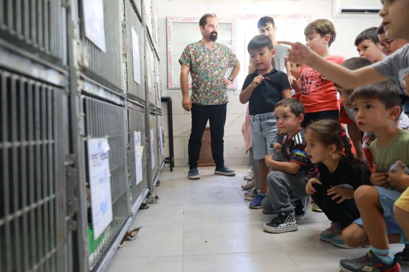 ÖĞRENCİLERDEN BAKIMEVİ ZİYARETİ