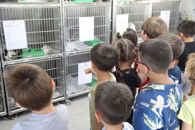 ÖĞRENCİLERDEN BAKIMEVİ ZİYARETİ