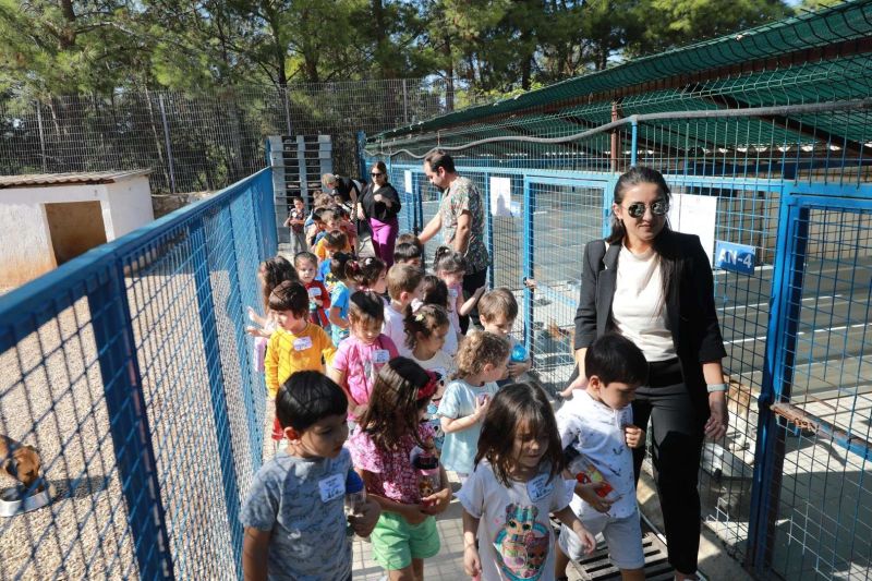 ÖĞRENCİLERDEN BAKIMEVİ ZİYARETİ