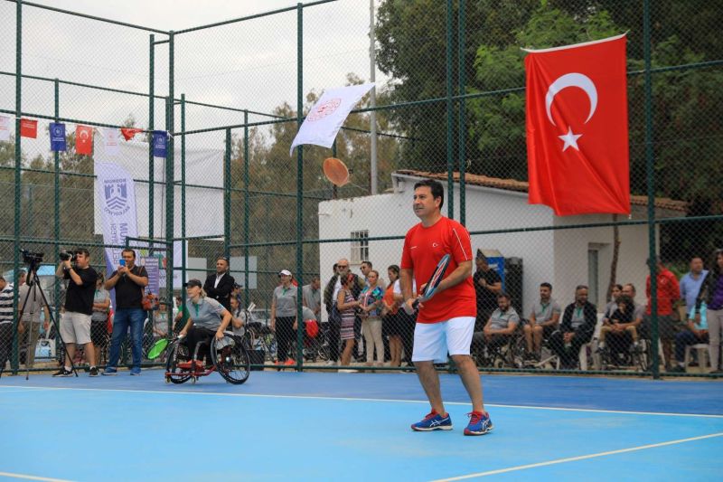 TEKERLEKLİ SANDALYE 100. YIL TENİS TURNUVASI HEYECANI