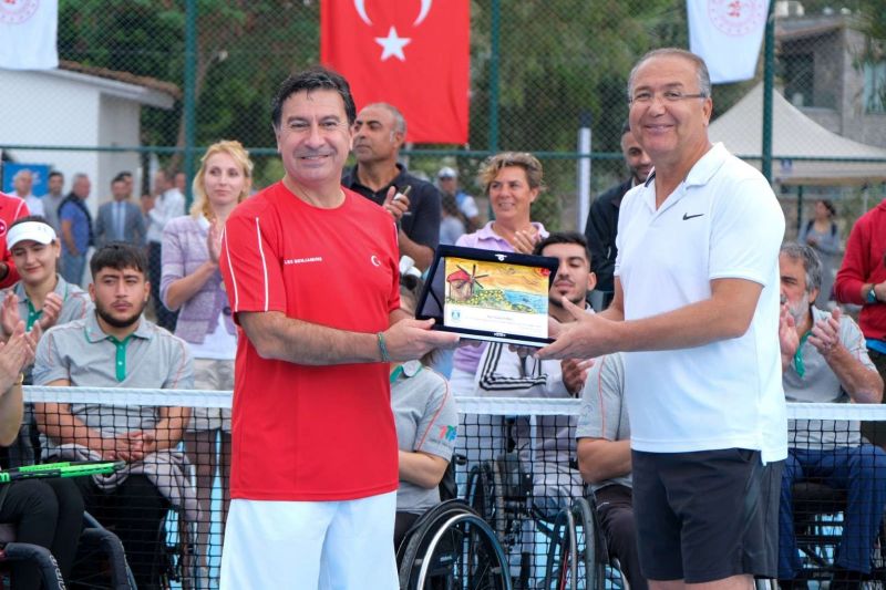 TEKERLEKLİ SANDALYE 100. YIL TENİS TURNUVASI HEYECANI