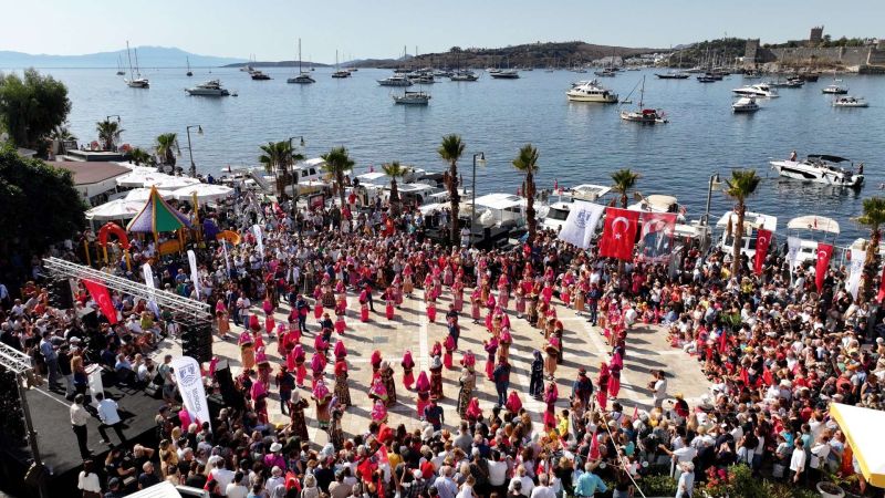 BODRUM’DA, YERDE GÖKTE CUMHURİYET COŞKUSU